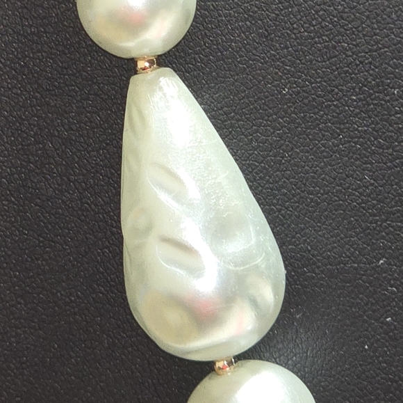 Vintage Faux Pearl Drop Necklace - Picture 2 of 3